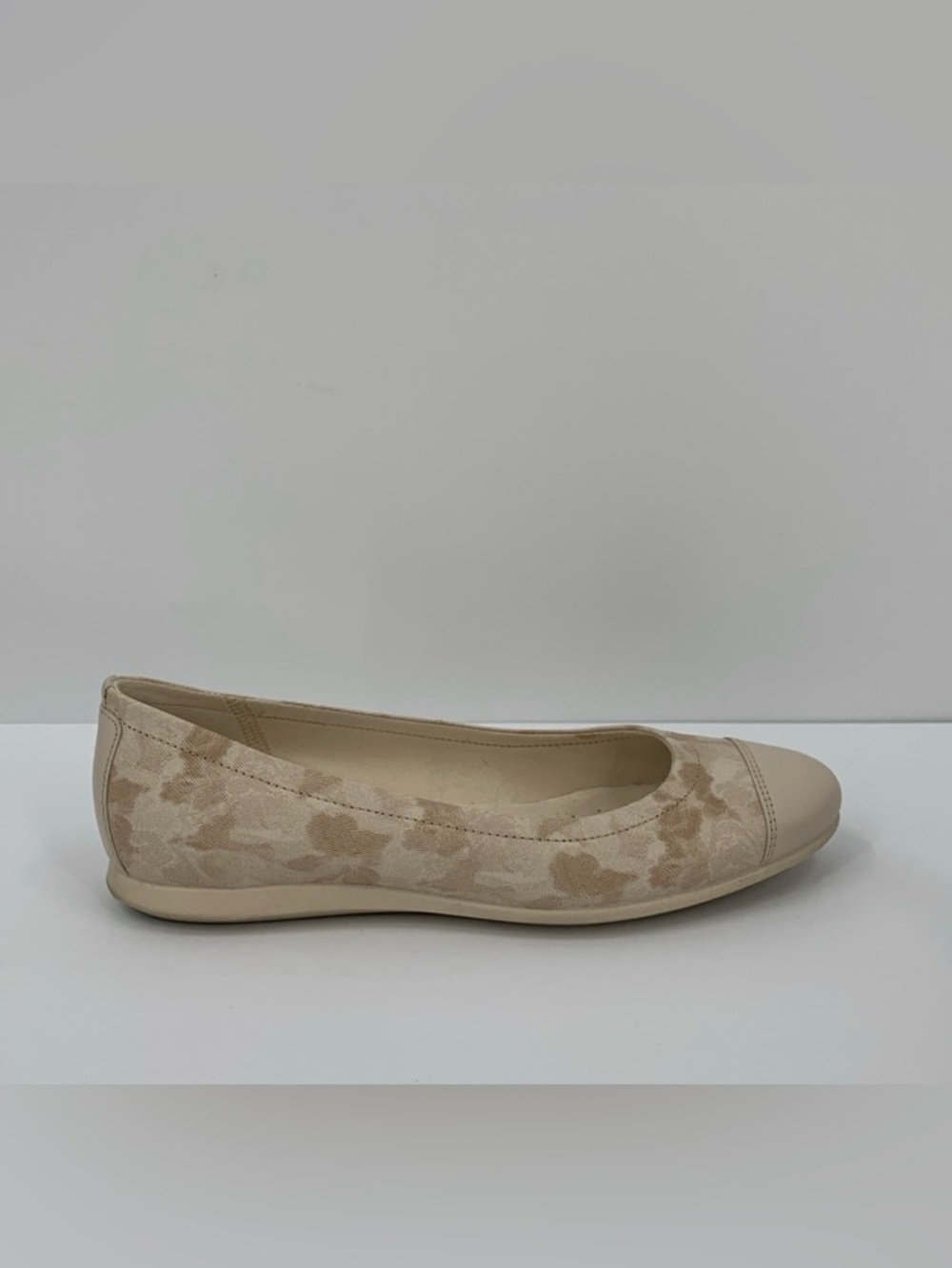 ECCO comfort loafer shoe cream tan camo spectator slip-on flat women 38 7